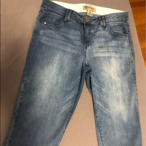 Democracy “Ab” Solution Capri jeans